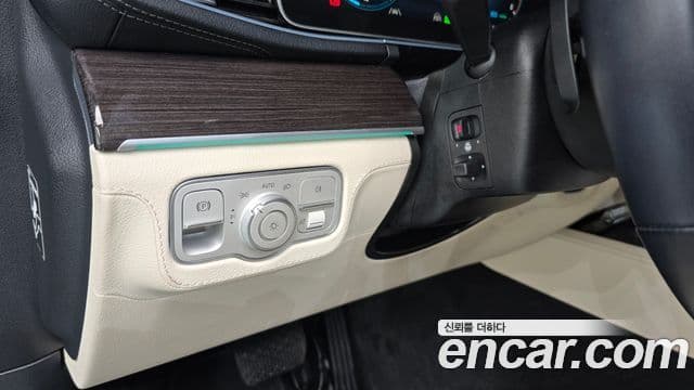 Mercedes-Benz GLE-Class 2023 — Photo 16/32