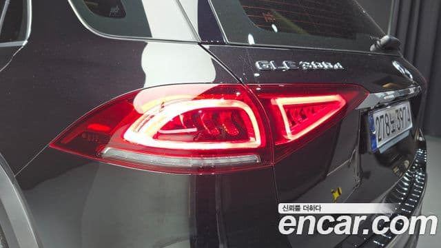 Mercedes-Benz GLE-Class 2023 — Photo 10/32