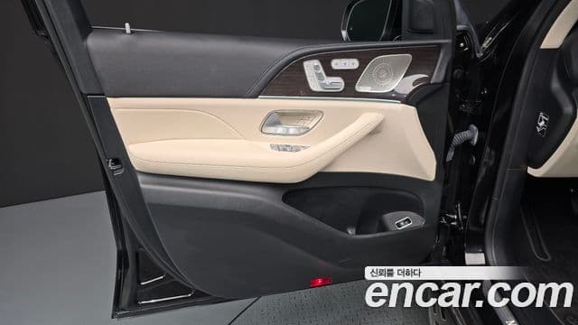 Mercedes-Benz GLE-Class 2023 — Photo 2/32