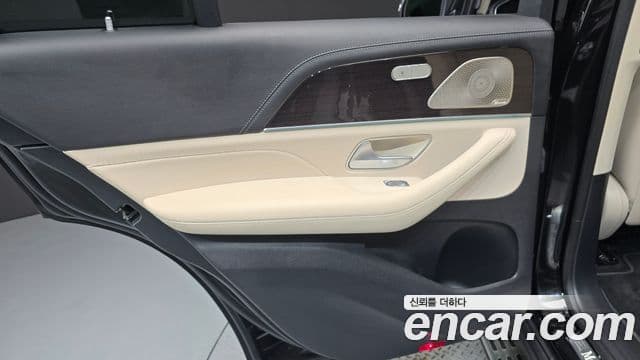 Mercedes-Benz GLE-Class 2023 — Photo 3/32