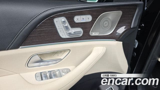 Mercedes-Benz GLE-Class 2023 — Photo 32/32