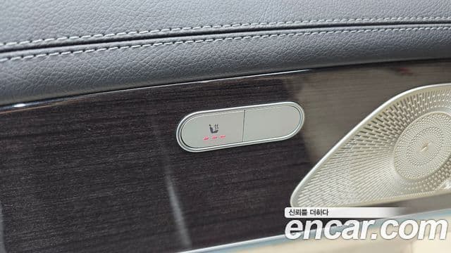 Mercedes-Benz GLE-Class 2023 — Photo 27/32