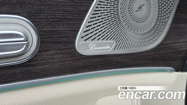 Mercedes-Benz GLE-Class 2023 — Photo 24/32