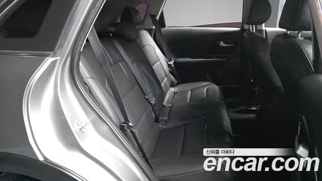 Kia Niro 2020 — ფოტო 8/30