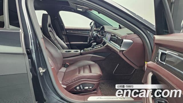 Porsche Panamera 2018 — Photo 12/33