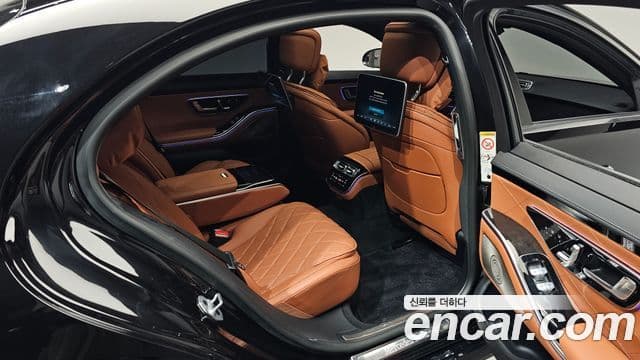 Mercedes-Benz S-Class 2023 — Photo 7/42