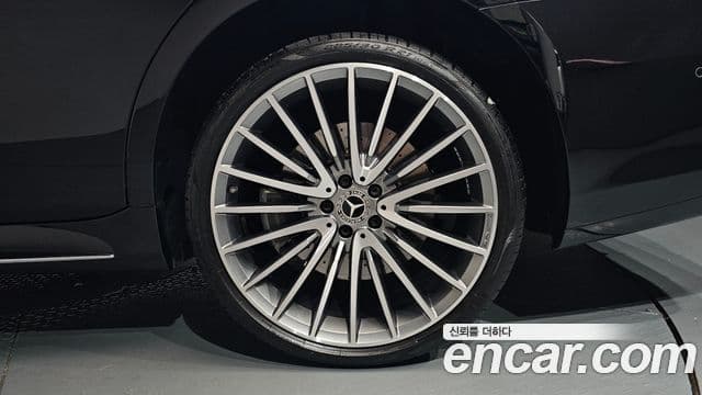 Mercedes-Benz S-Class 2023 — Photo 10/42