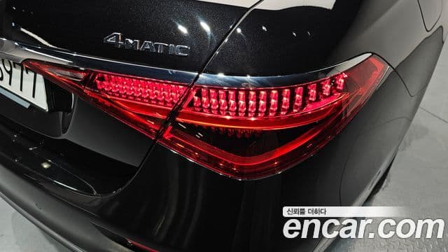 Mercedes-Benz S-Class 2023 — Photo 13/42