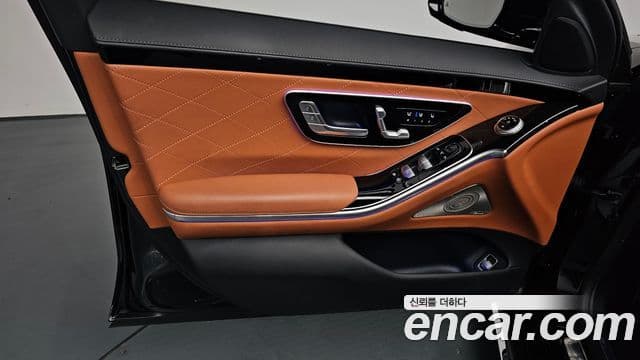 Mercedes-Benz S-Class 2023 — Photo 14/42