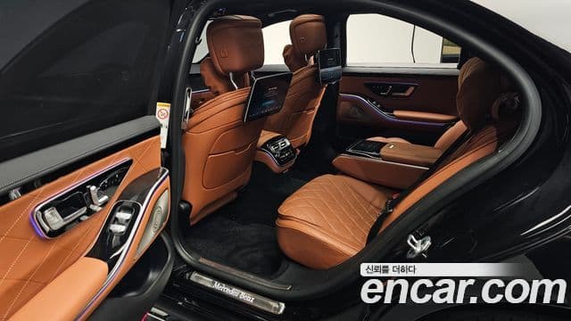 Mercedes-Benz S-Class 2023 — Photo 35/42