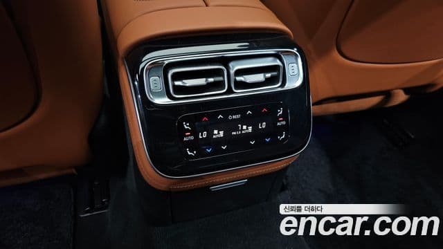Mercedes-Benz S-Class 2023 — Photo 11/42