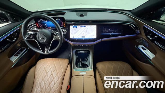 Mercedes-Benz E-Class 2024 — Photo 11/20