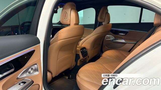 Mercedes-Benz E-Class 2024 — Photo 14/20