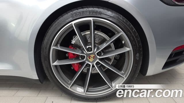 Porsche 911 2023 — Photo 16/31