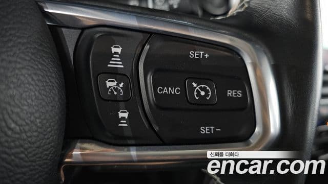 Jeep Gladiator 2021 — Photo 15/31