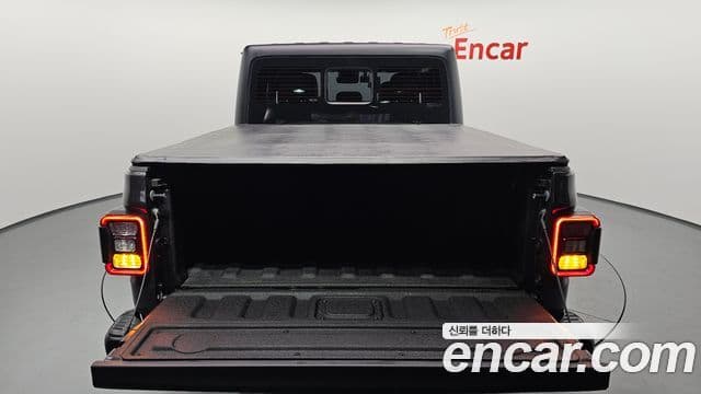 Jeep Gladiator 2021 — Photo 30/31