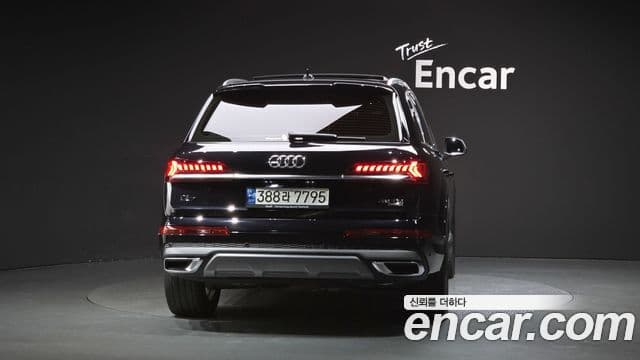 Audi Q7 2021 — Şəkil 11/31