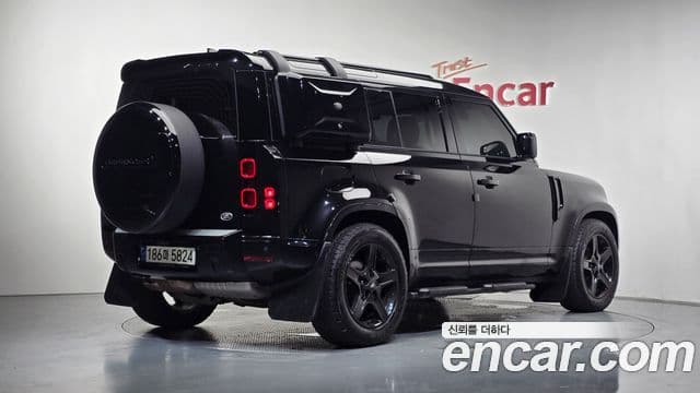 Land Rover Defender 2022 — Photo 18/20