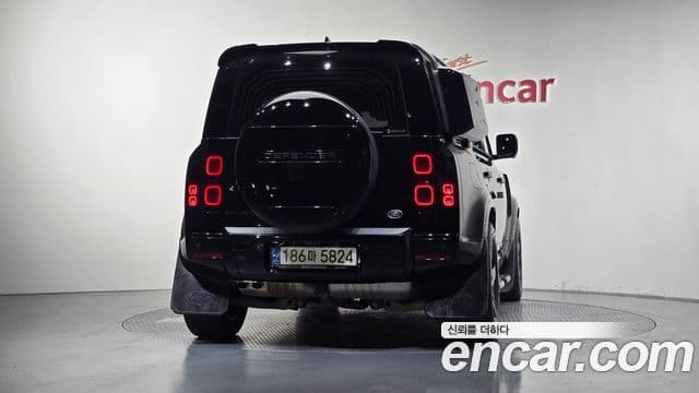 Land Rover Defender 2022 — Photo 4/20