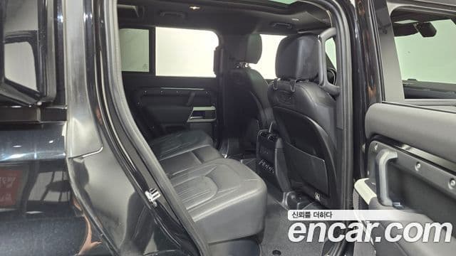Land Rover Defender 2022 — Photo 15/20
