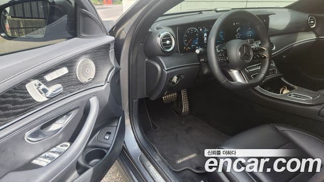 Mercedes-Benz E-Class 2023 — Şəkil 8/12