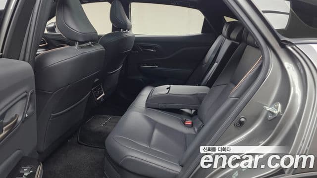 Toyota Crown Crossover 2024 — Фото 12/20