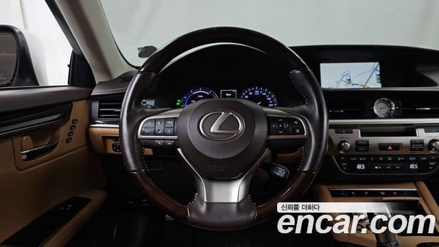 Lexus ES300h 2018 — Şəkil 19/20