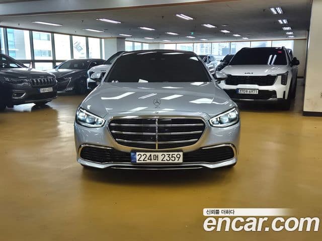 Mercedes-Benz S-Class 2022 — Photo 9/18
