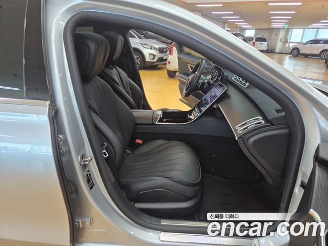 Mercedes-Benz S-Class 2022 — Photo 11/18
