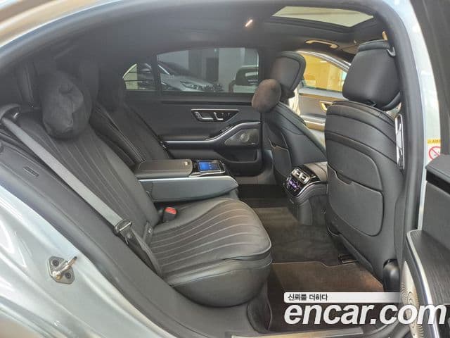 Mercedes-Benz S-Class 2022 — Photo 10/18