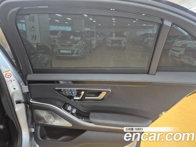 Mercedes-Benz S-Class 2022 — Photo 16/18