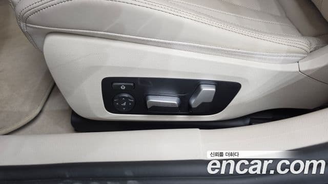 BMW 8 Series 2022 — Photo 31/39