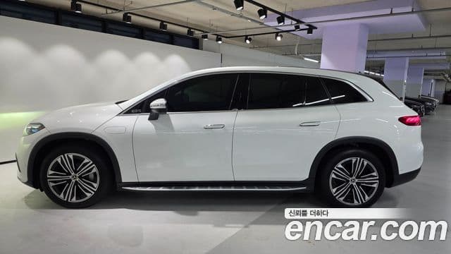 Mercedes-Benz EQS SUV 2025 — ფოტო 18/20