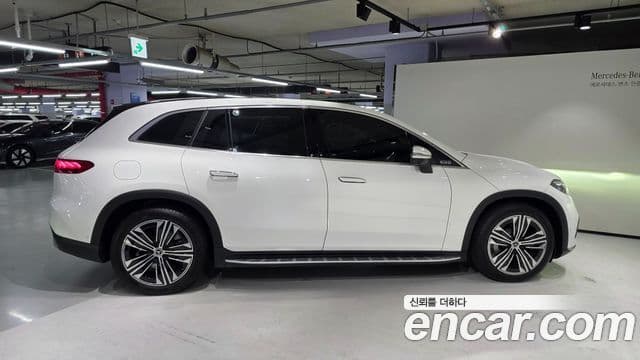 Mercedes-Benz EQS SUV 2025 — ფოტო 16/20