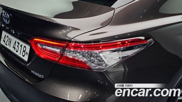 Toyota Camry 2019 — Şəkil 21/31