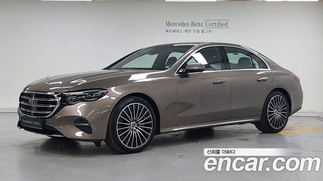 Mercedes-Benz E-Class 2025 — Photo 2/18