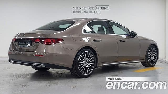 Mercedes-Benz E-Class 2025 — Photo 14/18