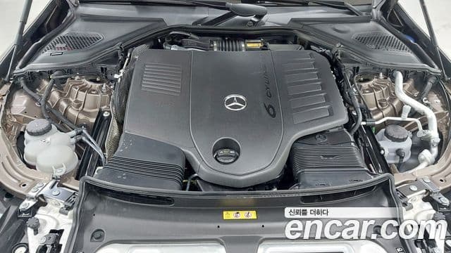 Mercedes-Benz E-Class 2025 — Photo 18/18