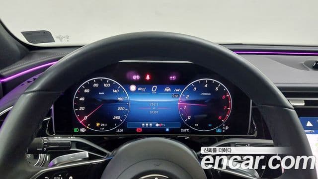 Mercedes-Benz E-Class 2025 — Photo 4/18