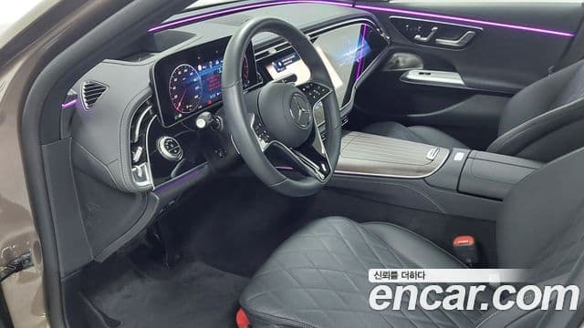 Mercedes-Benz E-Class 2025 — Photo 11/18