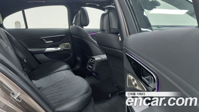 Mercedes-Benz E-Class 2025 — Photo 17/18