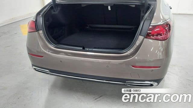 Mercedes-Benz E-Class 2025 — Photo 6/18