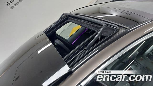 Mercedes-Benz E-Class 2025 — Photo 13/18