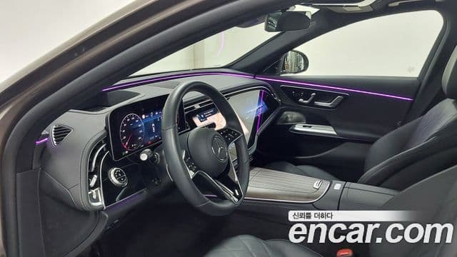 Mercedes-Benz E-Class 2025 — Photo 7/18
