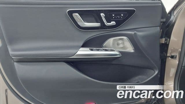 Mercedes-Benz E-Class 2025 — Photo 10/18