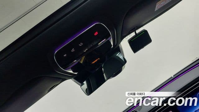 Mercedes-Benz E-Class 2025 — Photo 12/18