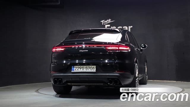 Porsche Cayenne 2022 — Photo 18/32