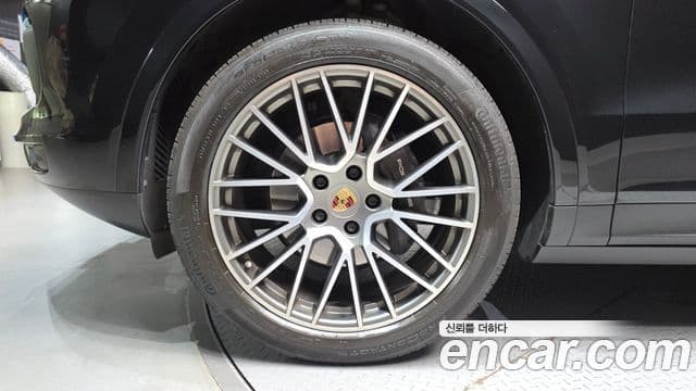 Porsche Cayenne 2022 — Photo 12/32