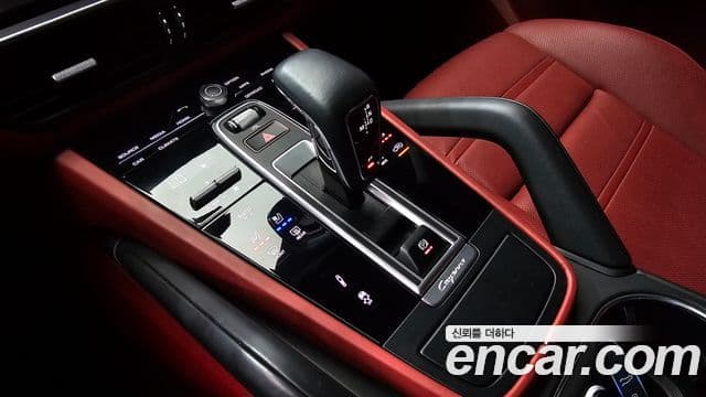 Porsche Cayenne 2022 — Photo 22/32