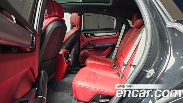 Porsche Cayenne 2022 — Photo 25/32